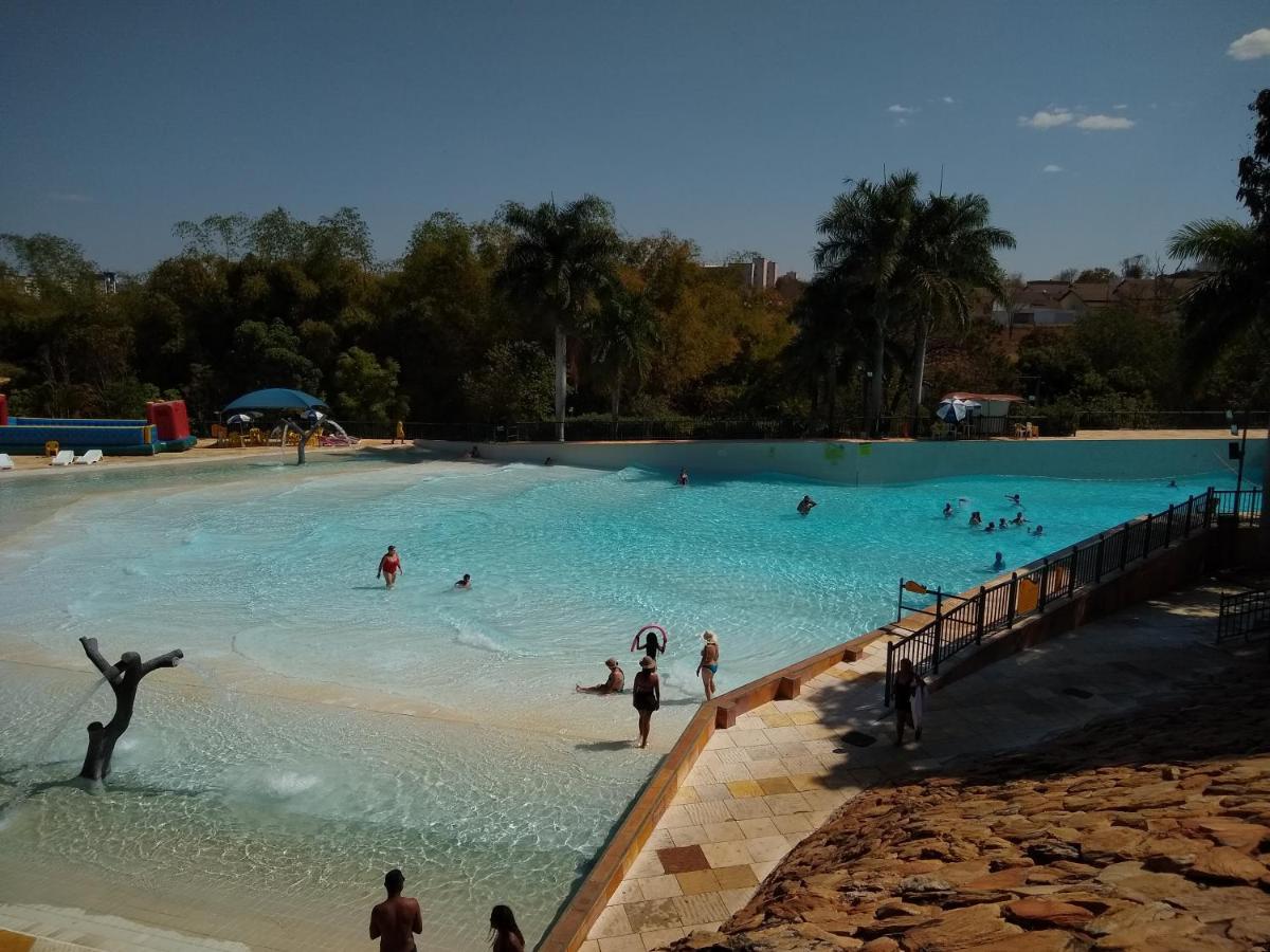 Piazza Com Acesso Ao Clube Diroma Aparthotel Caldas Novas Exteriör bild
